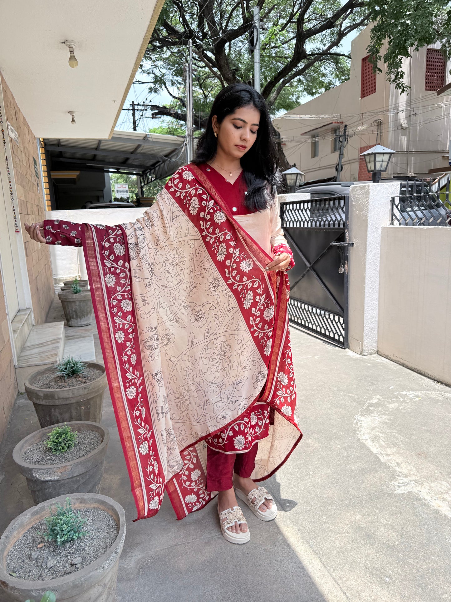 Vaidehi Crimson Kurta & Duppatta