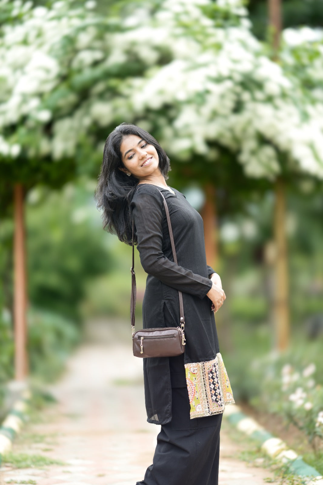 Aadhira Black Kurta