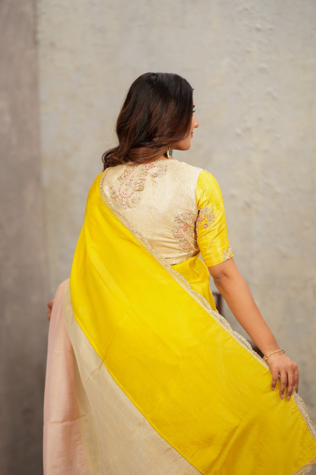 Manjal Minnal - THISA
